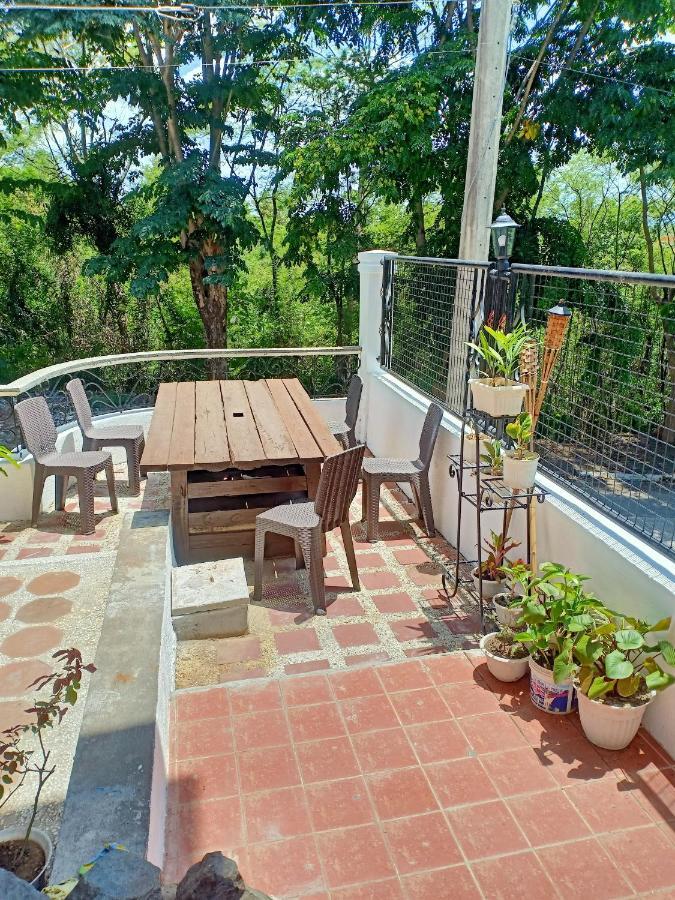 El Castillo Bed And Breakfast Angono Exterior photo