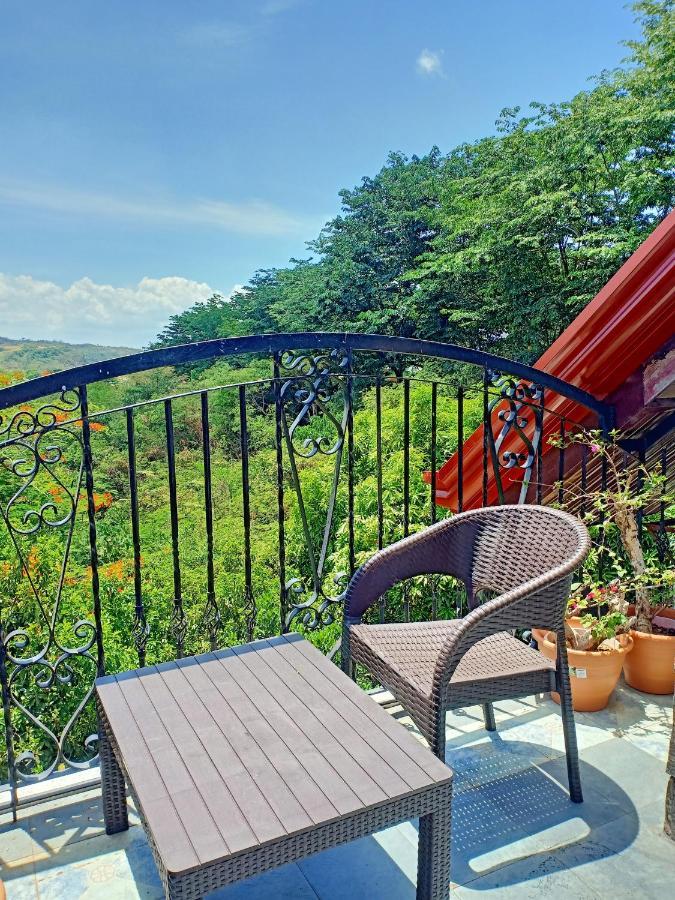El Castillo Bed And Breakfast Angono Exterior photo