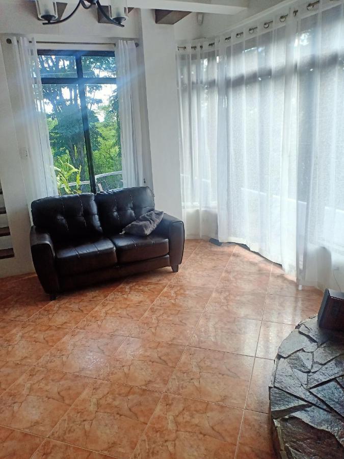 El Castillo Bed And Breakfast Angono Exterior photo