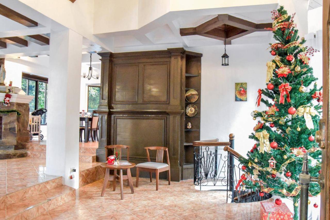 El Castillo Bed And Breakfast Angono Exterior photo