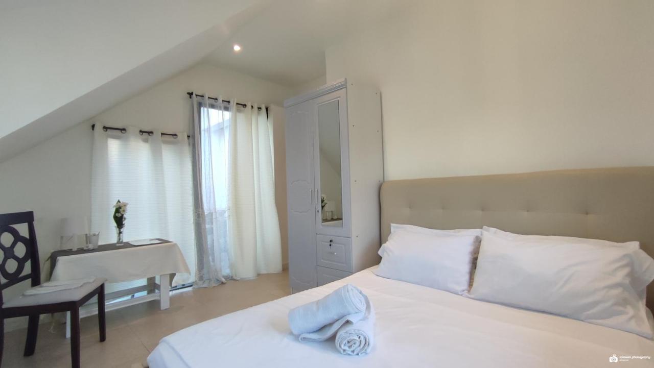 El Castillo Bed And Breakfast Angono Exterior photo