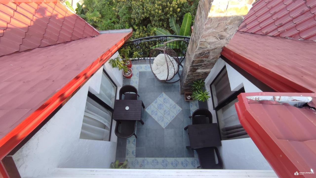 El Castillo Bed And Breakfast Angono Exterior photo