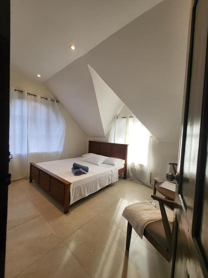 El Castillo Bed And Breakfast Angono Exterior photo