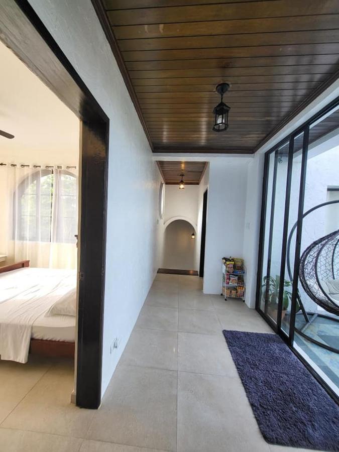 El Castillo Bed And Breakfast Angono Exterior photo