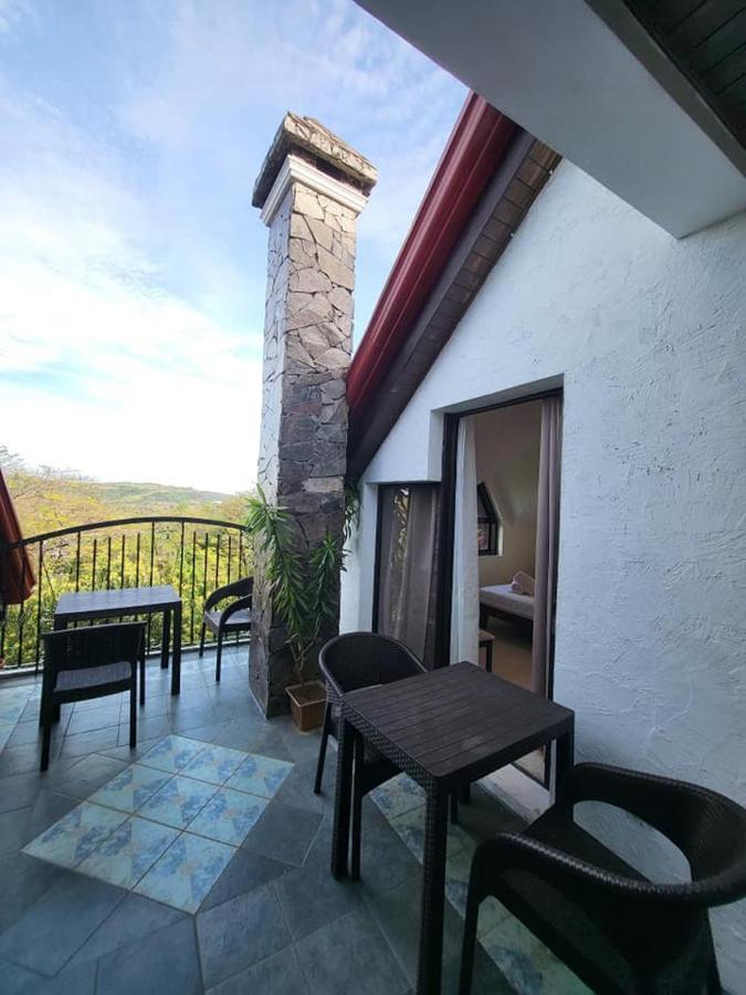 El Castillo Bed And Breakfast Angono Exterior photo