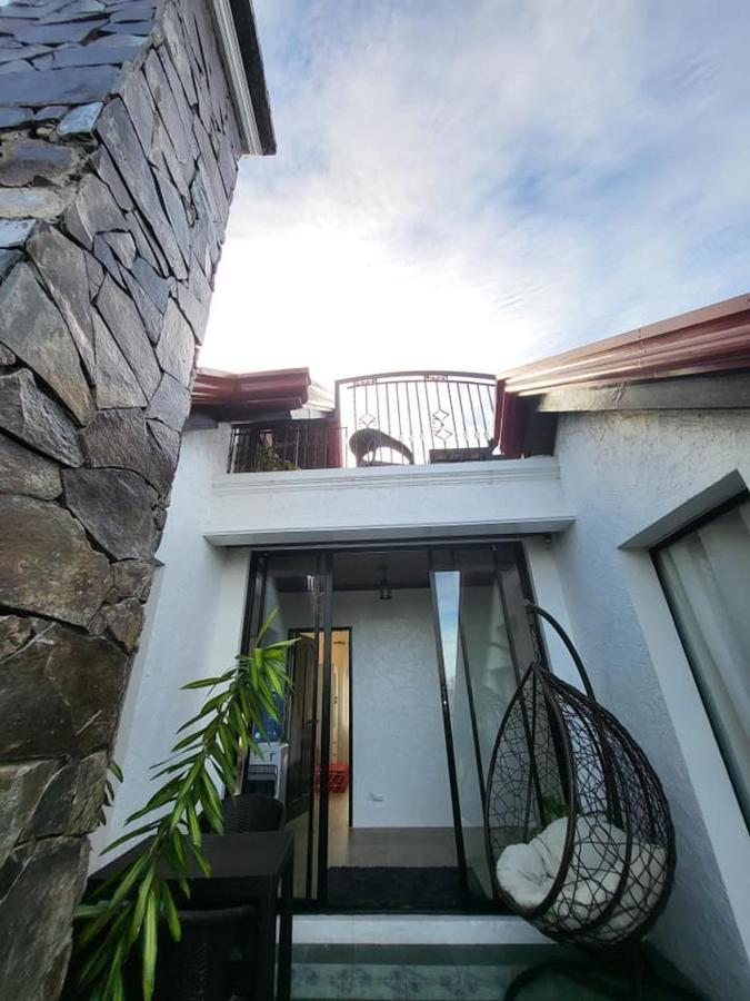 El Castillo Bed And Breakfast Angono Exterior photo