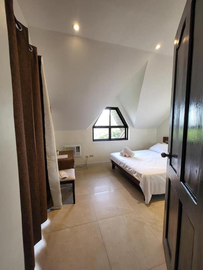 El Castillo Bed And Breakfast Angono Exterior photo